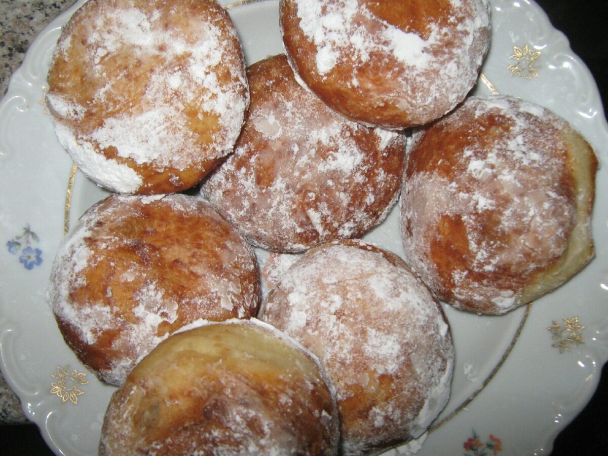 Gogosi pufoase cu crema poza principala