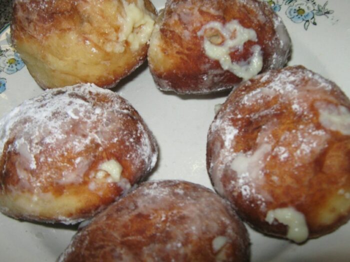 umpleti gogosile cu crema