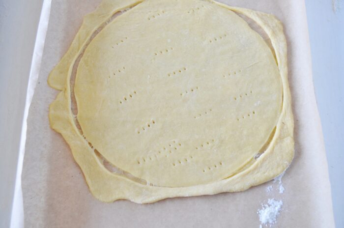 taiati un cerc folosind un taietor de pizza