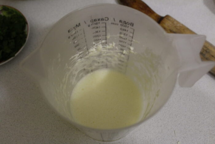 Bateți ouăle cu maioneză