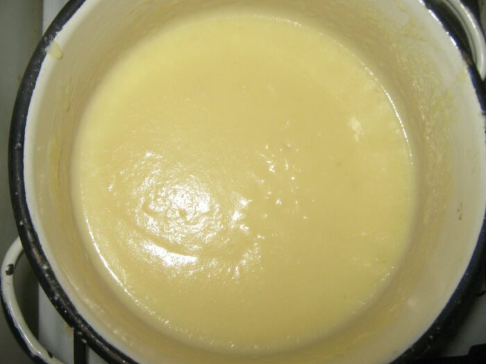 Aduceți crema la fiert