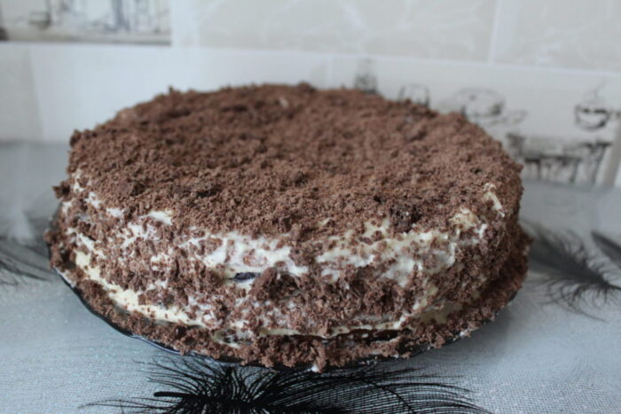 Radeti ciocolata pe tort