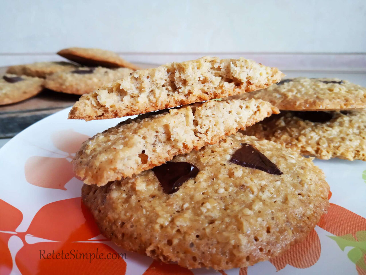 Biscuiti cu fulgi de ovaz cu portocale si ciocolata neagra