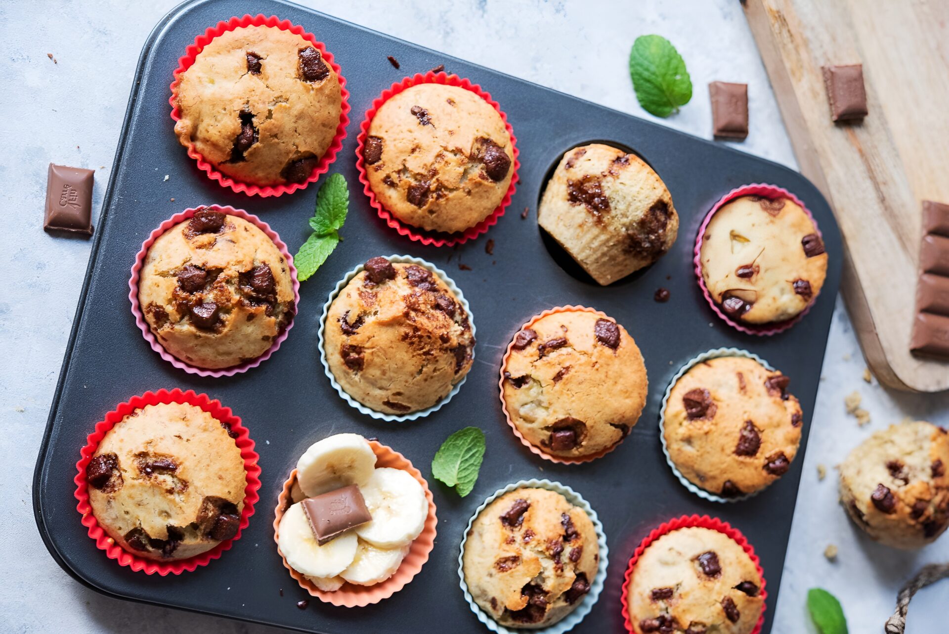 Brioșe cu banane și ciocolată