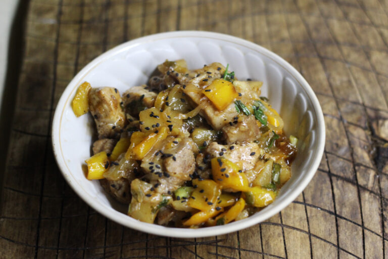 Carne de porc cu ananas la tigaie