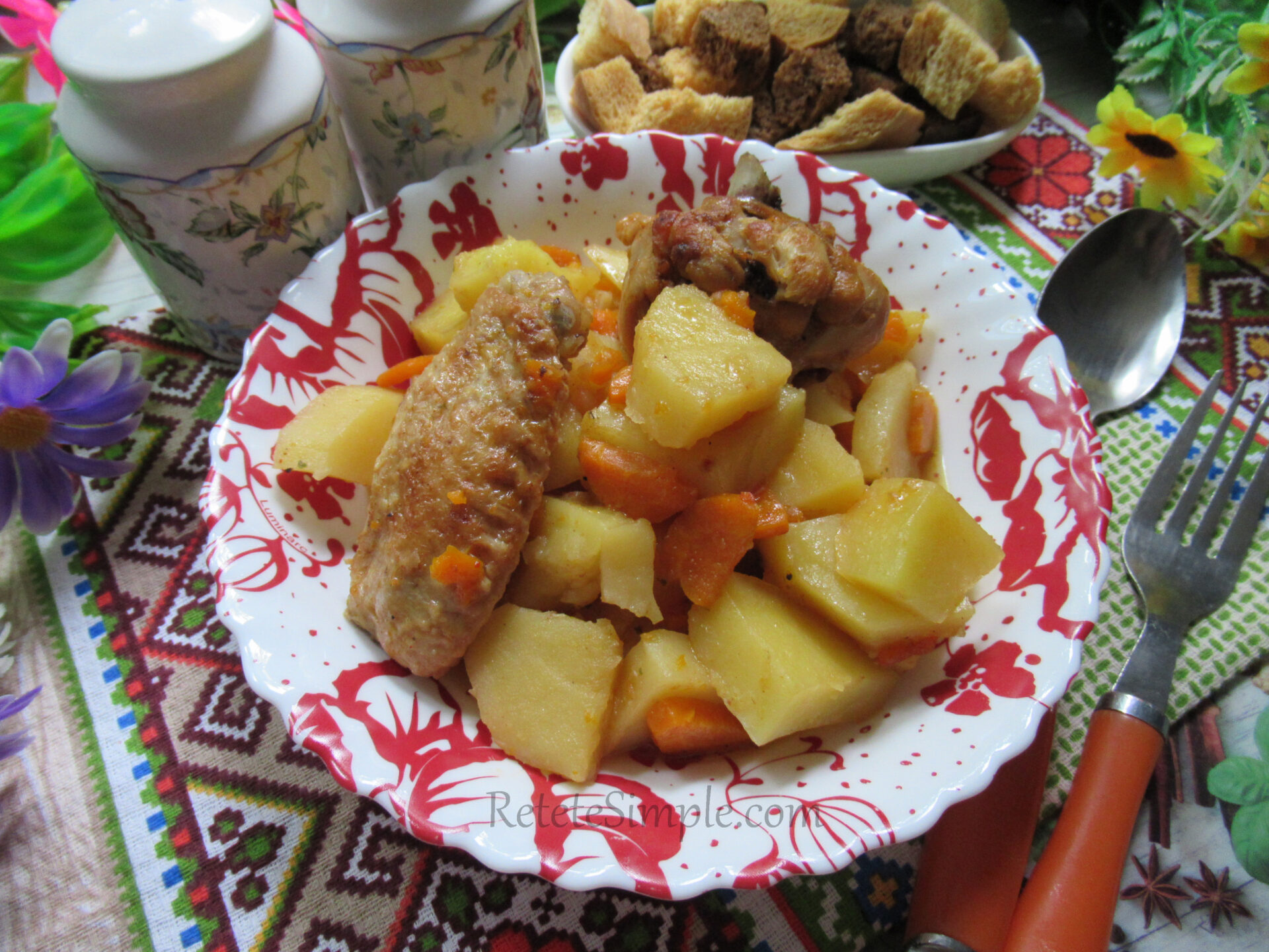 Cartofi înăbușiți cu pui poza