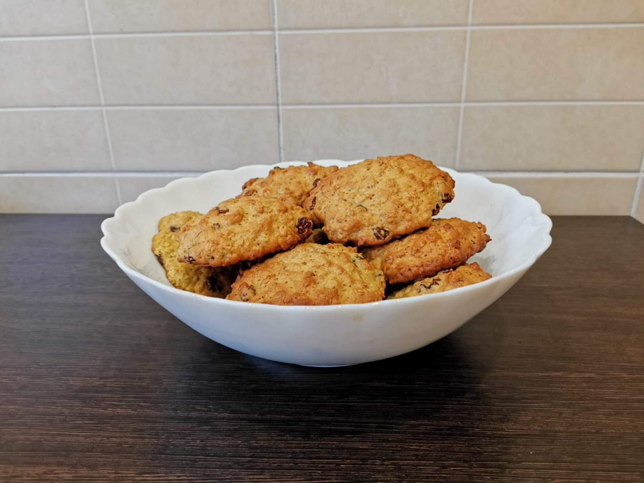 Biscuiti de casa cu fulgi de ovaz si stafide IMAGE