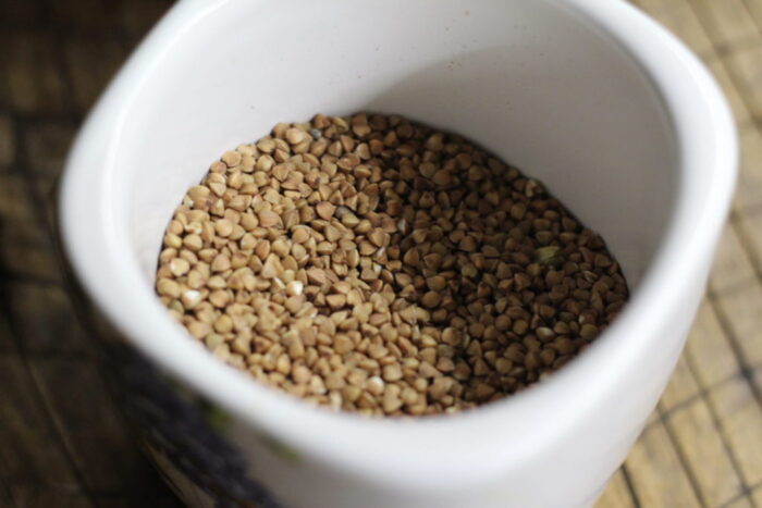 Adăugați hrișcă spălată