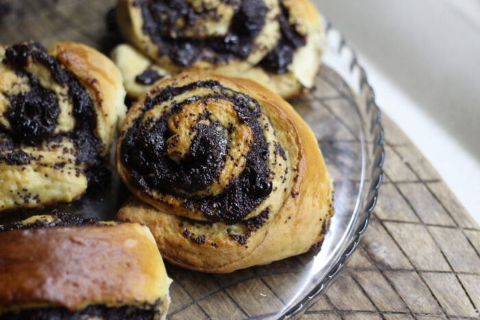 Chiflele delicioase cu semințe de mac sunt gata