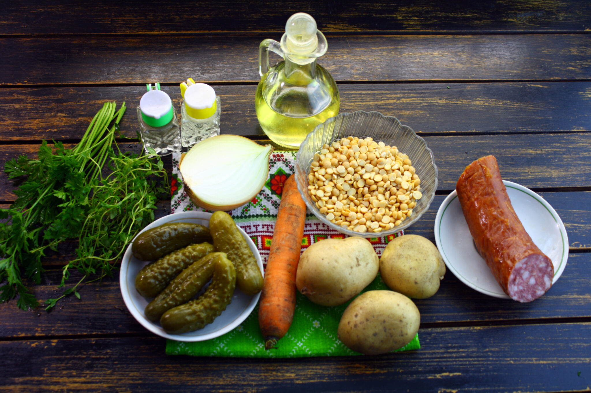 Supa de mazare cu carnati afumati ingredientele