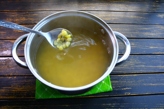 gătiți mazărea timp de treizeci până la patruzeci de minute