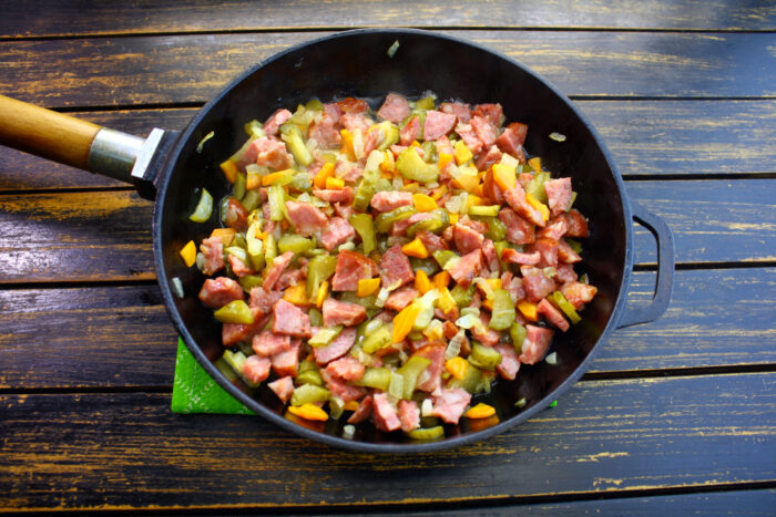 Se amestecă și se prăjește