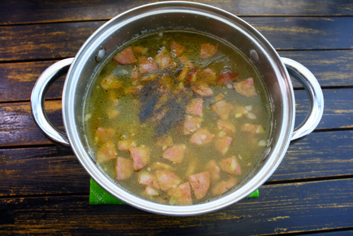 Adăugați sare și piper