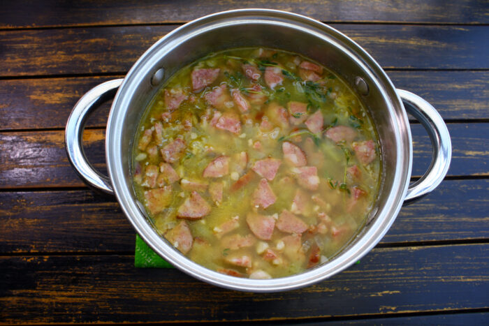 Fierbeți supa timp de cinci min