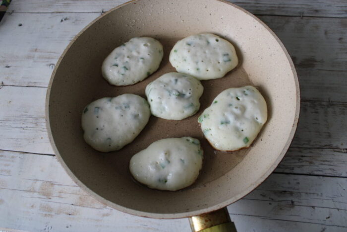 prăjire într-o tigaie încălzită