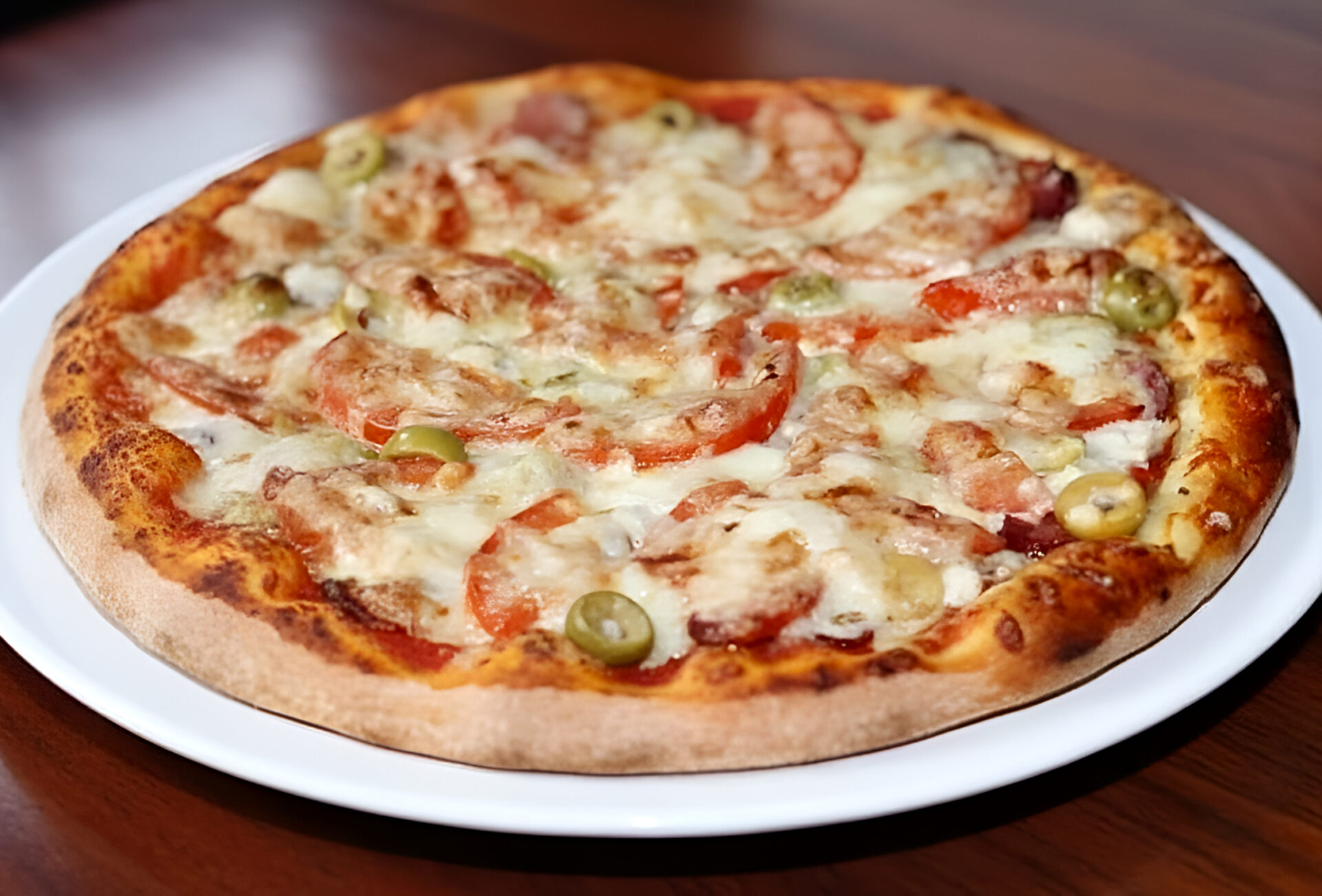 Pizza cu pui si rosii poza