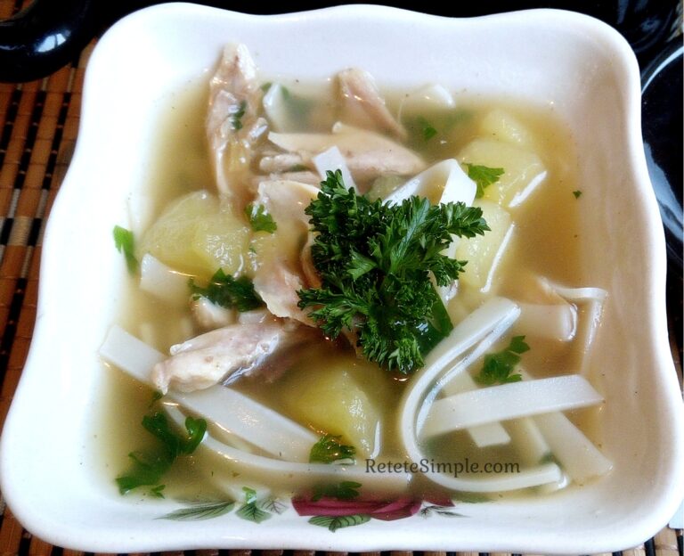 Supă chinezească cu tăiței de orez