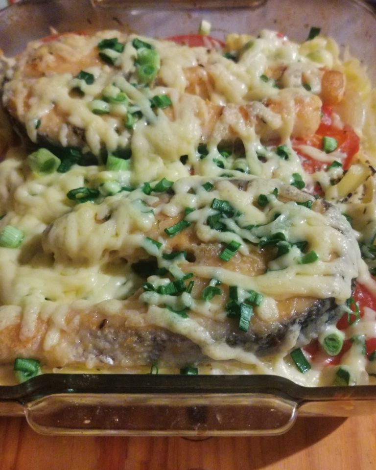 Somon cu legume la cuptor poza