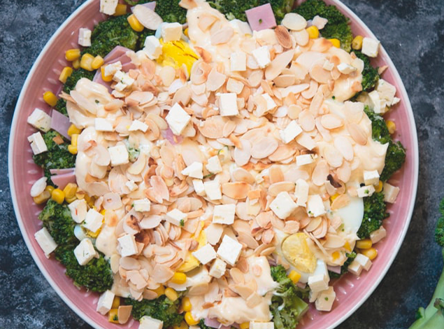 Salată de broccoli cu brânză feta