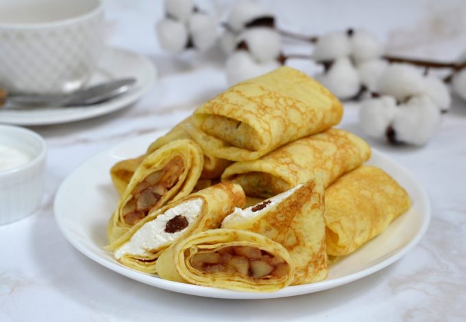 Clătite pufoase cu două umpluturi delicioase