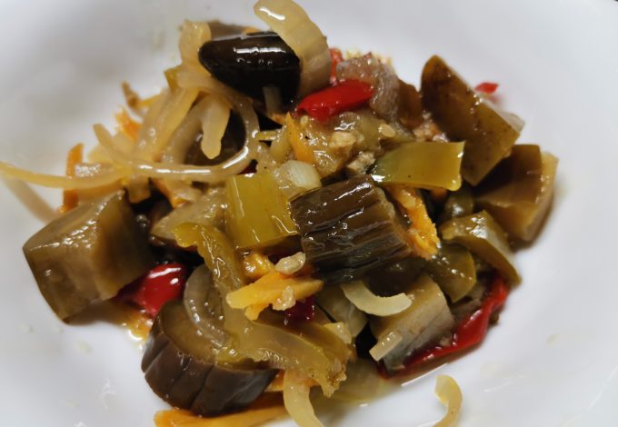 Tocană de legume cu vinete pentru iarnă