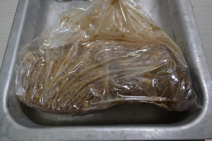 Puneti tava cu maneca într-un cuptor preîncălzit