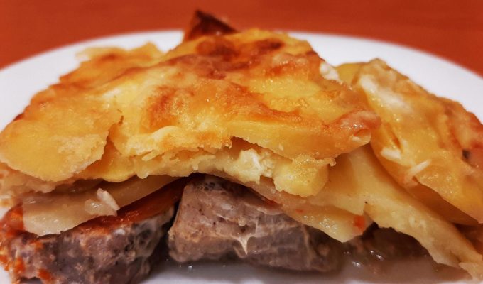 Carne franceză cu cartofi la cuptor poza