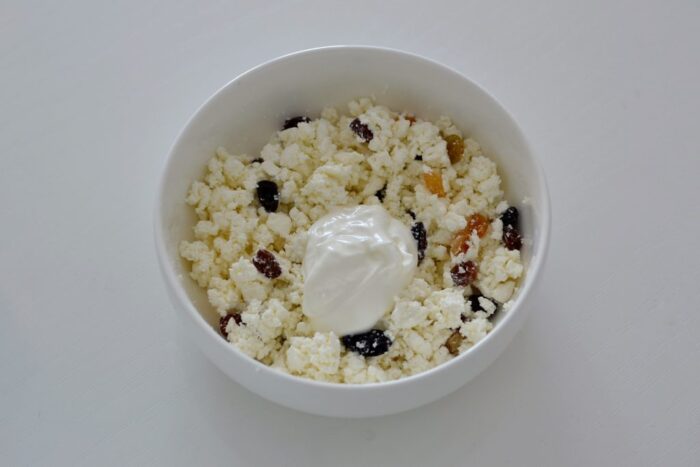 Adăugați smântâna