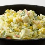 Salata cu bastoane de crab