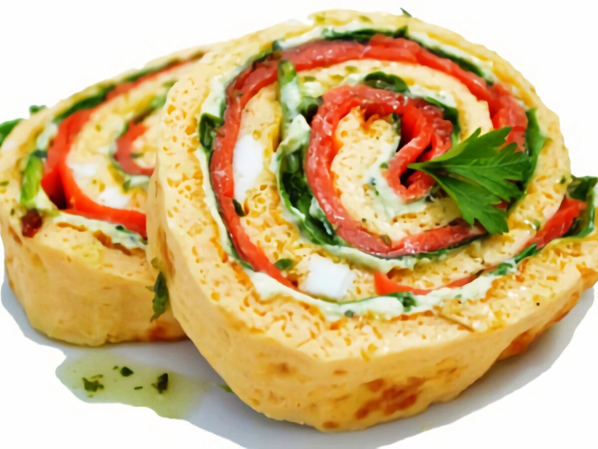 Rulada din lavas cu somon si cascaval poza