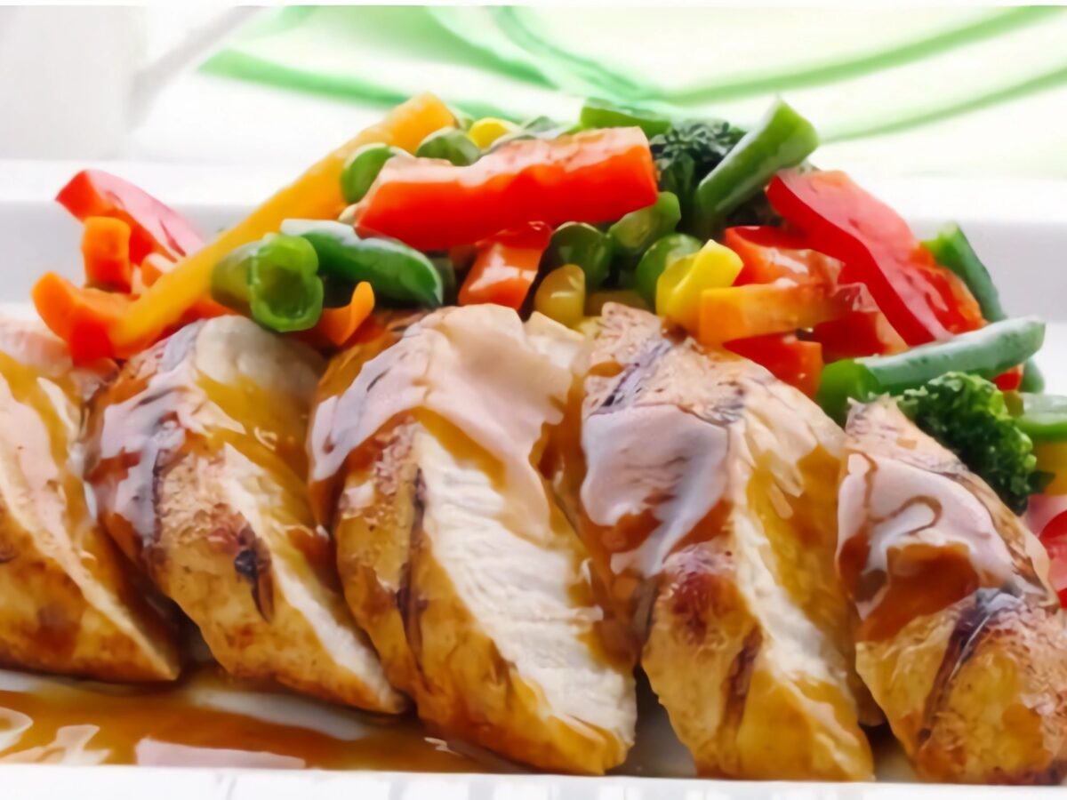 Piept de pui la cuptor cu sos de muștar poza