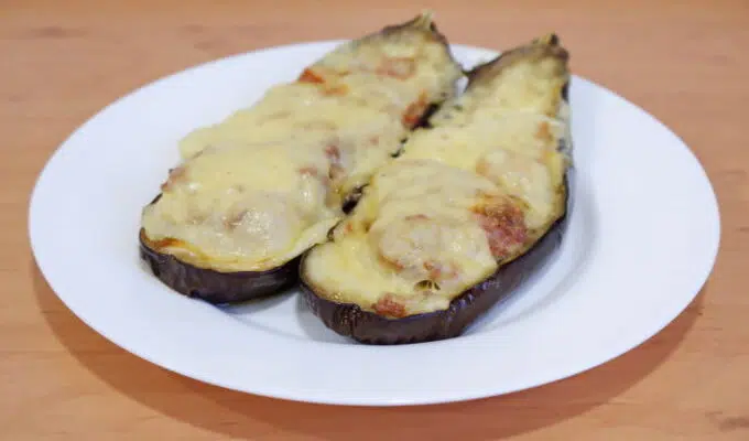 Vinete umplute cu carne tocata