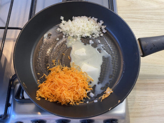 începeți să preparați sosul