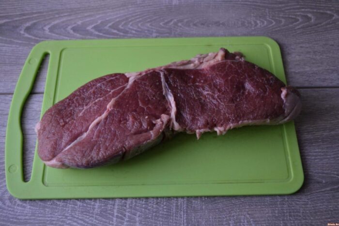 Clătiți o bucată de pulpă de vită