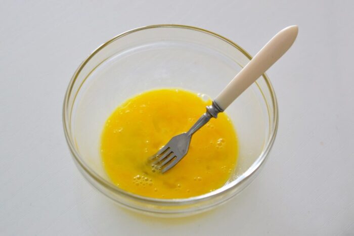 Clătite cu două umpluturi pe farfurie