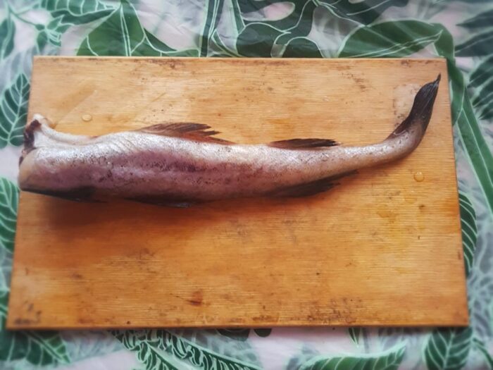 Se spală sub apă rece