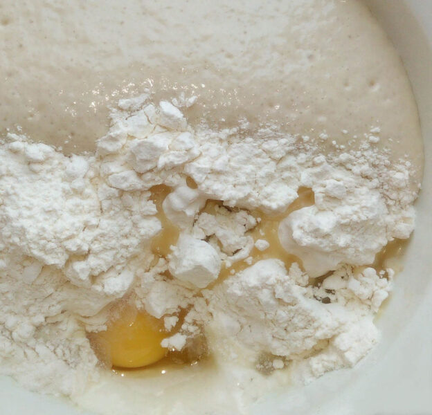 adăugați în opara mărită un ou