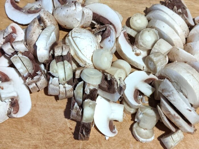Se curăță ciupercile