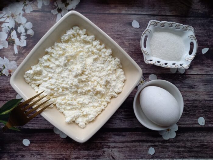 Frământați brânza de vaci