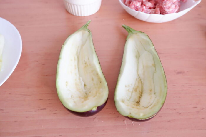 Tăiați cu grijă miezul