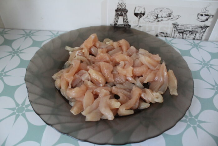 Taiati pieptul de pui