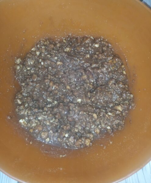 Se toarnă amestecul