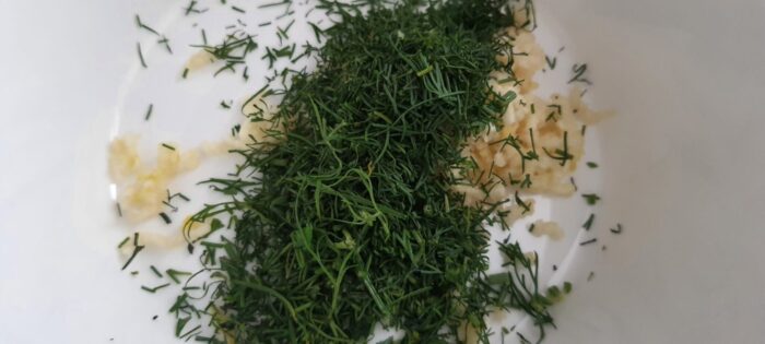 Adăugați mărar la usturoi