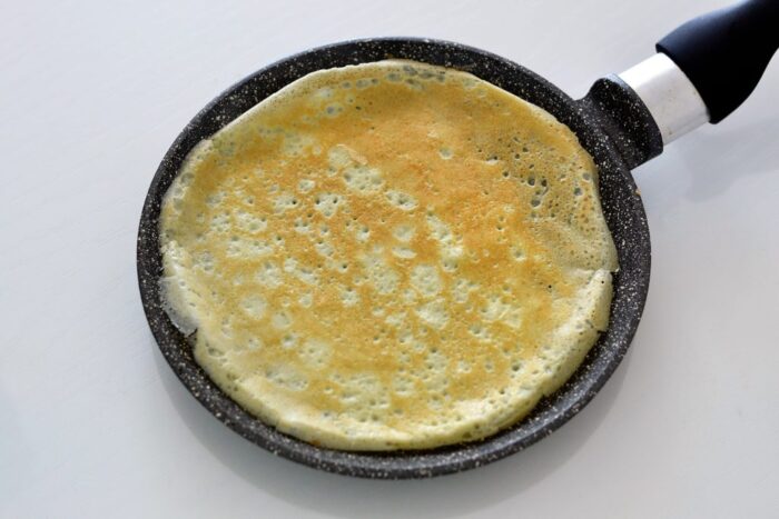 Clătite întoarse în tigaie