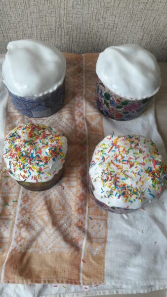 Mie îmi ia aproximativ 10 minute să pregătesc glazura