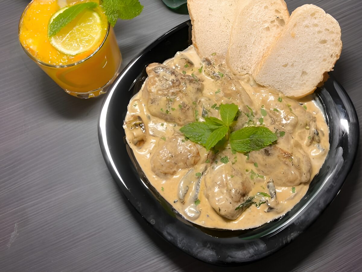 Pui cu ciuperci in crema stil frantuzesc poza
