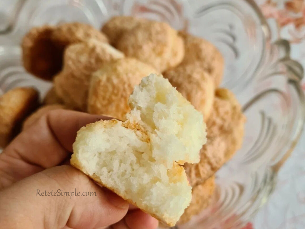 Biscuiti macarons cu nuca de cocos