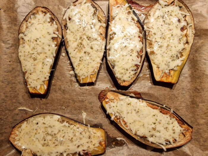 Deasupra se pune un strat de branza