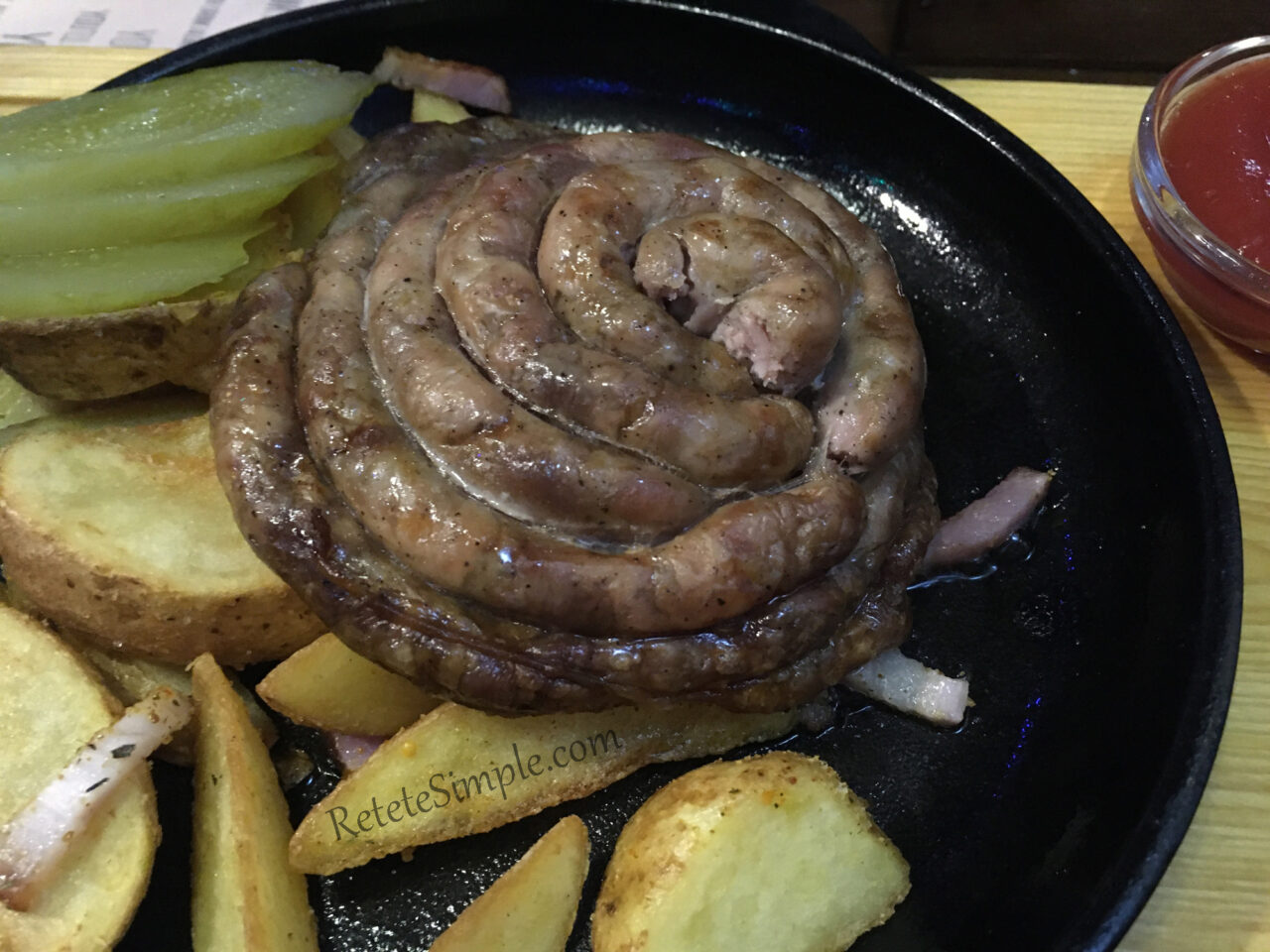 Cârnați de porc la cuptor poza finala