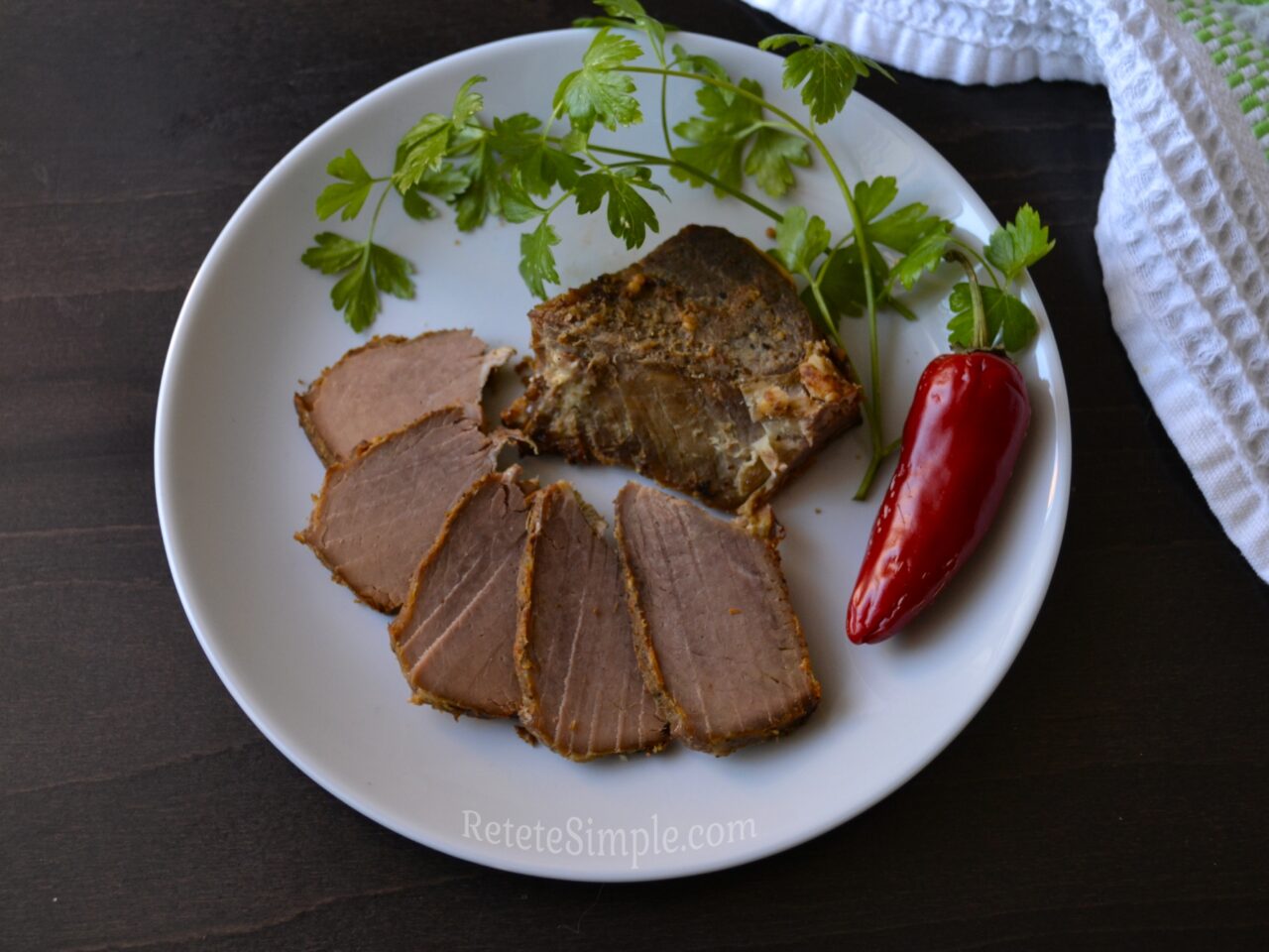 Carne de vita marinata in sos de mustar la cuptor